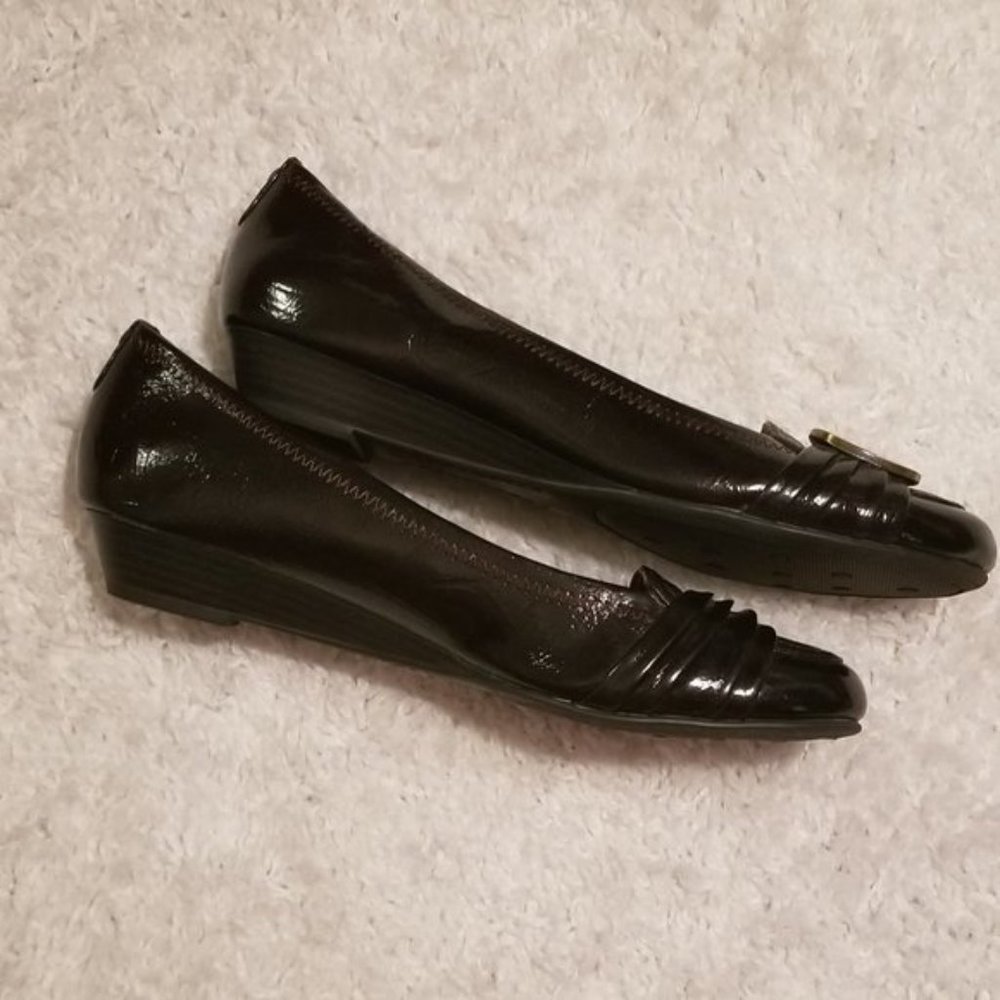 Brown Buckle-Toe Flats - New In Box - Picture 6 of 15